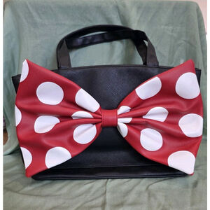 DISNEY PARKS MINNIE MOUSE BLACK HANDBAG PURSE LARGE RED BOW W/WHITE POLKA DOTS